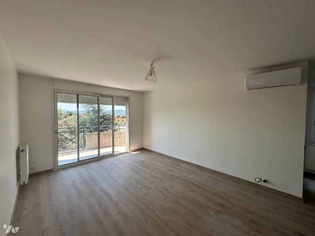 Appartement avec 3 chambres et terrasse à louer secteur Mairie