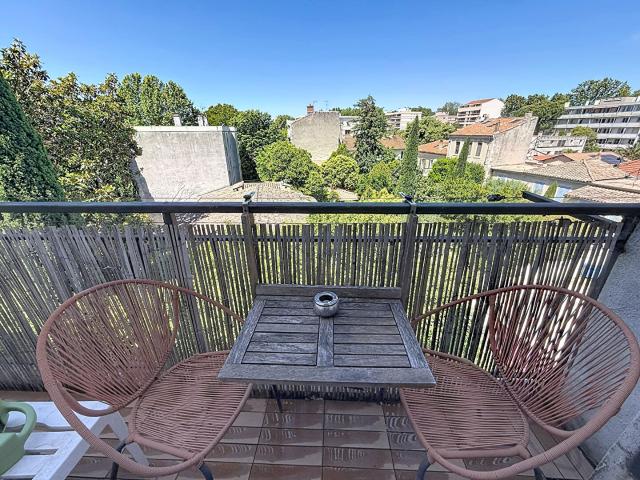 Appartement Avignon proche remparts, secteur blanchissage, T3, 72m2, 2 chambres, balcon, bail meublé