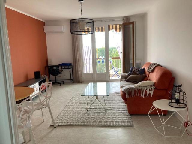 Appartement Avignon 3 pièce s 71m2, meublé et équipé, 2 balcons, place de parking