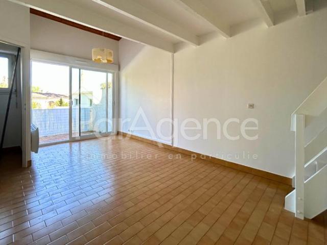 Appartement balcon, garage et parking 600m plage
