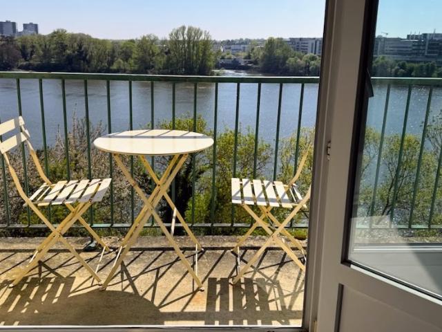 Appartement balcon terrasse 2/3 ch vue Loire + garage