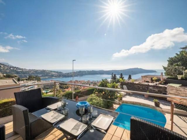 Appartement bas de villa à vendre 4 pièces VILLEFRANCHE SUR MER 06 vue exceptionnelle piscine privée jardin terrasse garage
