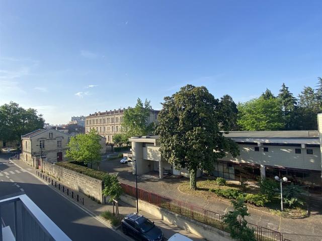Appartement beaux volumes secteur très recherché 104m² Bordeaux
