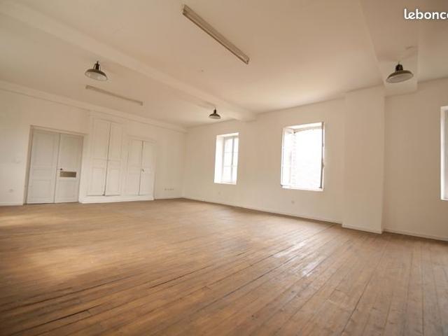 Appartement Belle surface à finir d'aménager