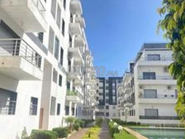 Appartement bien ensoleillé à Hay Salam