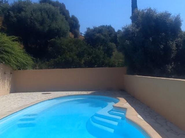 Appartement Bormes 3 pièces 50 m2 utile Parking privatif Piscine