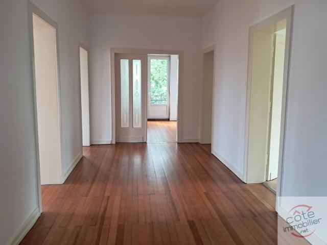 APPARTEMENT BOURGEOIS 1ER ETAGE BEAUX VOLUMES
