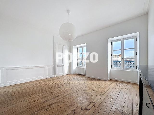 APPARTEMENT BOURGEOIS A LOUER DE TYPE F4 A CHERBOURG PROCHE DE L'HYPER CENTRE