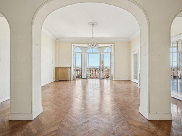 Appartement Bourgeois à rénover dans un palace Belle Époque