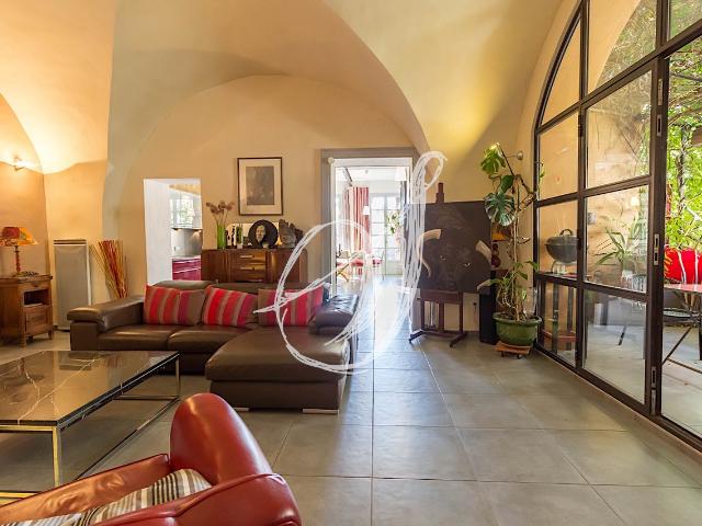 Appartement bourgeois avec terrasse & garage au coeur de Pignan