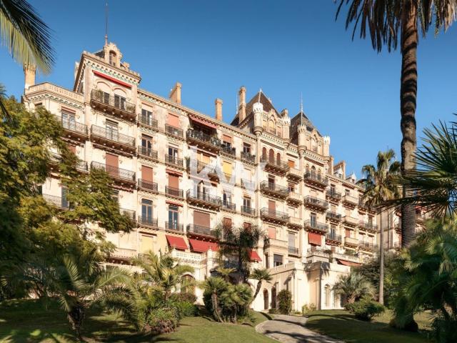 Appartement bourgeois: terrasse, belle vue, plages et centre vil
