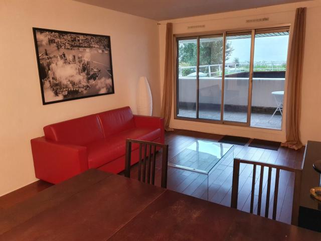 appartement calme proche ecole, RER A et Lignes 1 et 8 loyer tout inclus