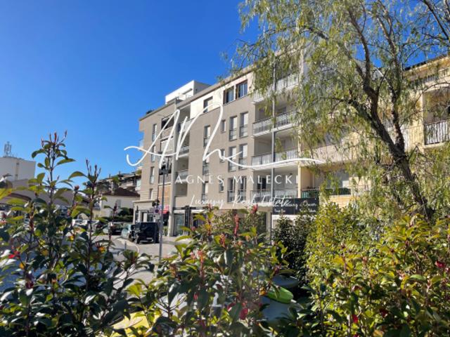 APPARTEMENT CAVALAIRE HAUTES PRESTATIONS EN DERNIER ETAGE !