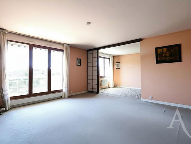 Appartement Chaville rive gauche 4 pièces 85 m2 avec balcon garage et cave ascenseur forêt