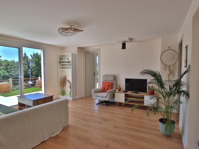 Appartement chaleureux et soigné 200m2 d'extérieur avec te. 84m² Drumettaz Clarafond