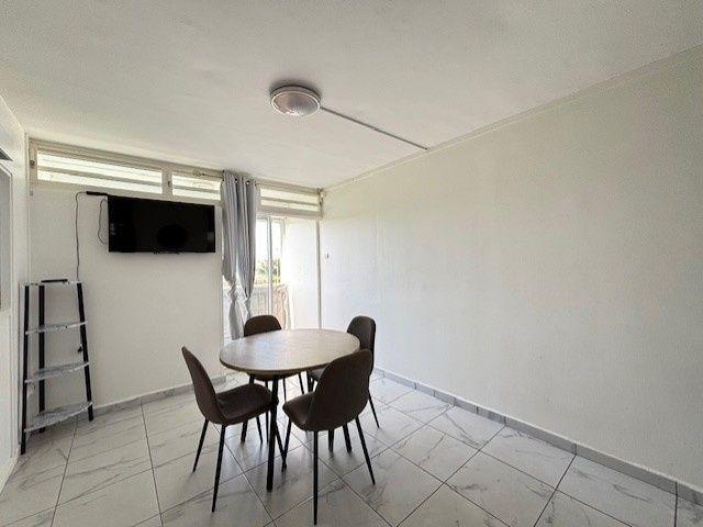 Appartement cinq pièces aux Abymes LONGFORT IMMOBILIER
