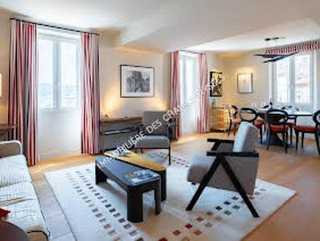 Appartement Contemporain avec Terrasse