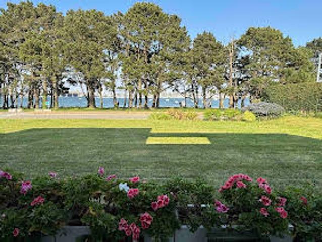 Appartement Contemporain avec Terrasse en Bord de mer