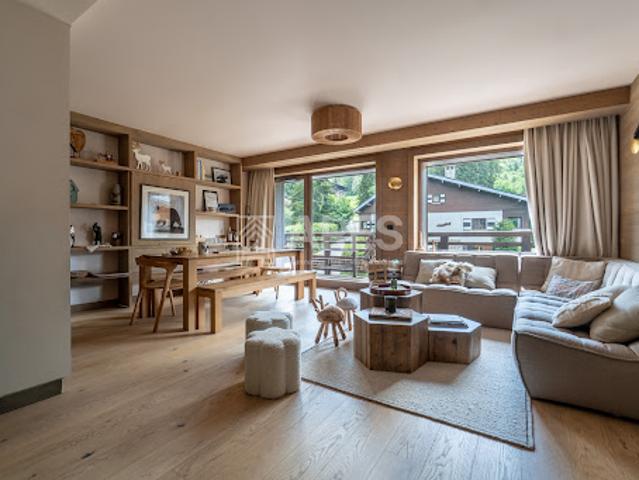 Appartement contemporain avec terrasse et piscine