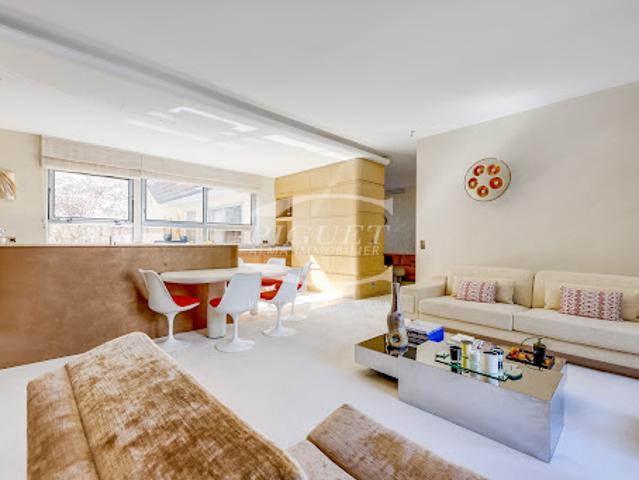 Appartement contemporain avec terrasse et piscine
