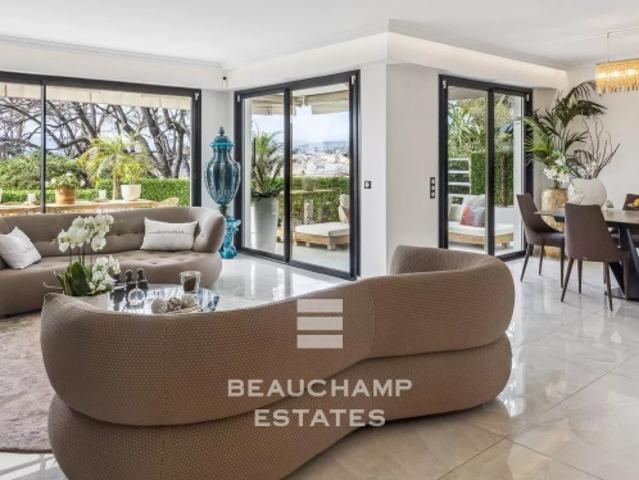Appartement contemporain avec vue collines