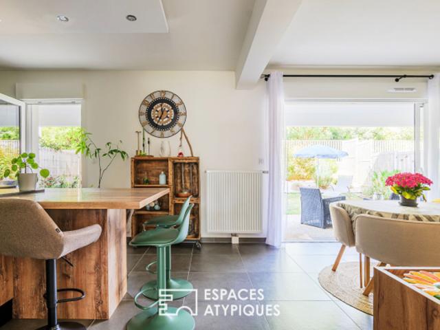 Appartement contemporain avec jardin et garage