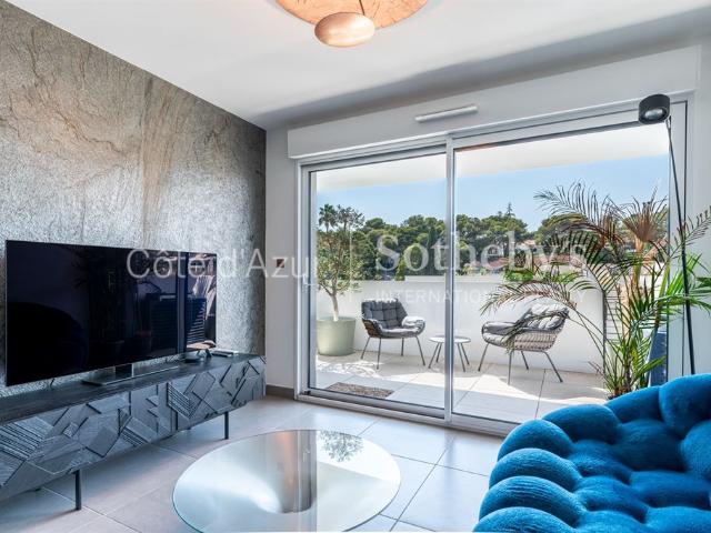 Appartement contemporain de 40 m² avec terrasse, jacuzzi et garage dans une résidence de standing