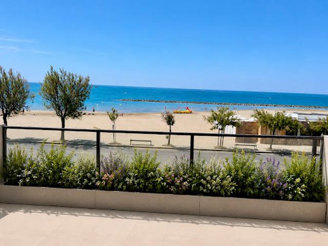 Appartement contemporain en bord de mer