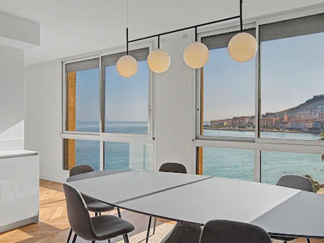 Appartement contemporain en bord de mer