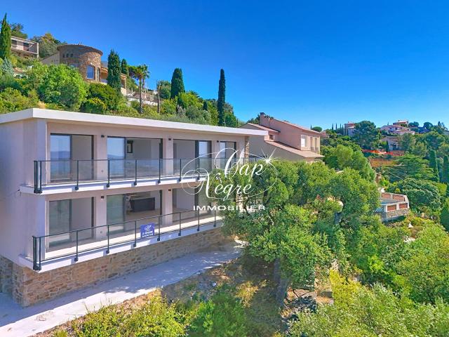 Appartement contemporain vue mer avec terrasse et parking Le Lavandou