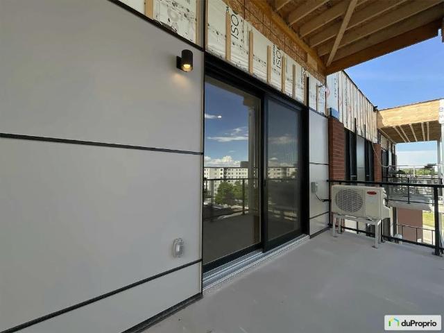 Appartement / Condo Grand 3 1/2 / stationnement intérieur inclus / 1 mois payé