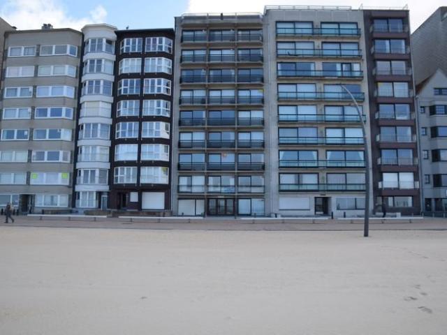 APPARTEMENT CONFORTABLE AVEC 3 CHAMBRES ET VUE FRONTALE SUR