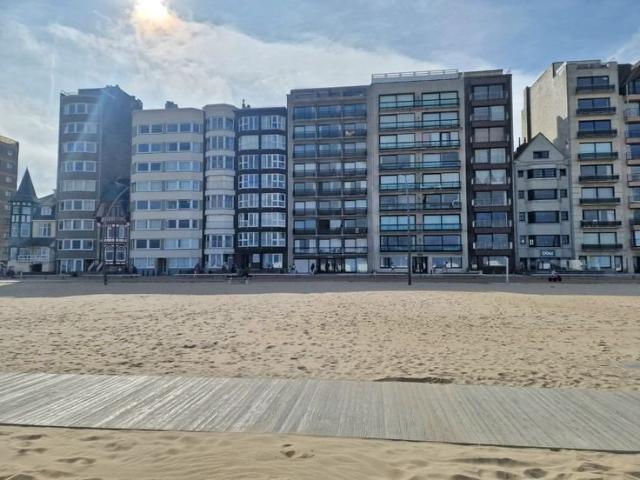 APPARTEMENT CONFORTABLE AVEC 3 CHAMBRES ET VUE FRONTALE SUR