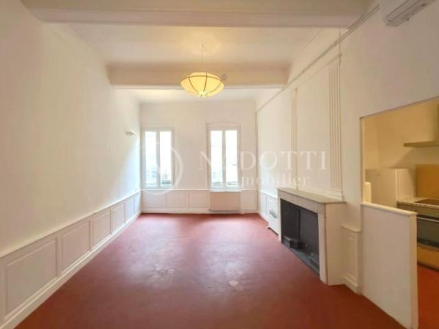 Appartement coeur historique d'Apt, entièrement restauré au 1er étage
