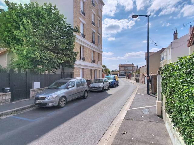 Appartement Colombes 1 pièce s 24 m2