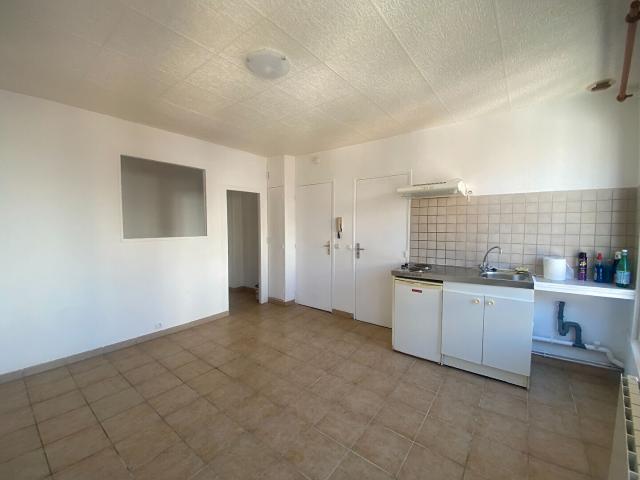 Appartement Corbeil Essonnes 1 pièce s 23.61 m2