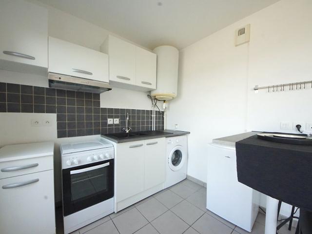 Appartement Corbeil Essonnes 1 pièce s 29.25 m2 meublé