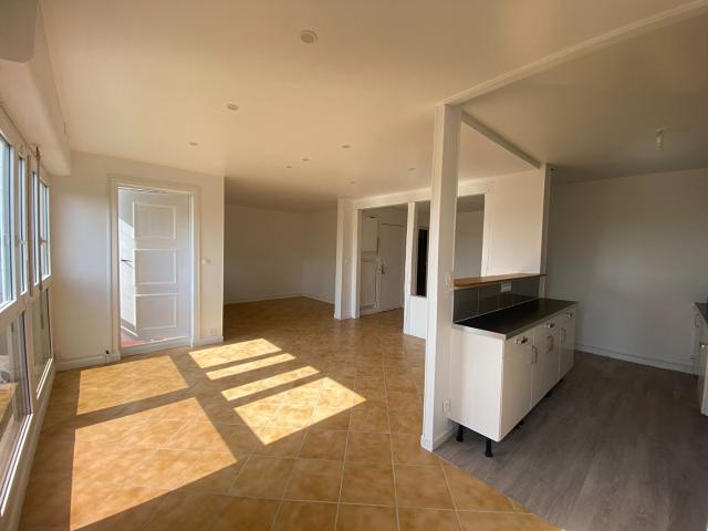 Appartement Corbeil Essonnes 5 pièce s 87.96 m2