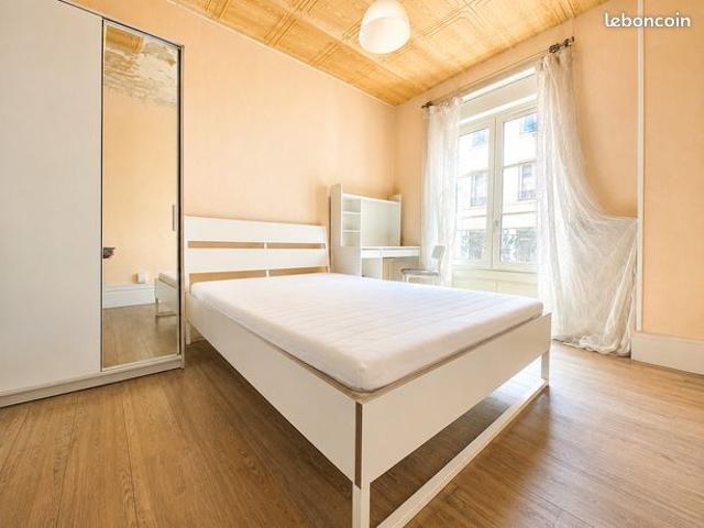 Appartement cosy et lumineux • dans bel immeuble • très proche Universités • Lyon 7