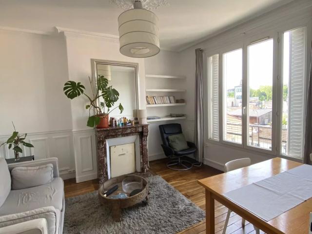 Appartement coup de coeur, dernier étage, lumière plus combles