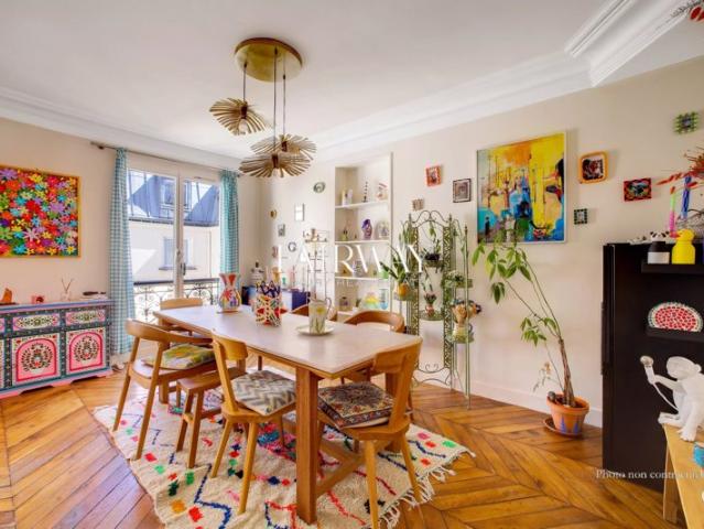 Appartement coup de coeur en étage élevé Montholon 2 chambres Paris 9eme