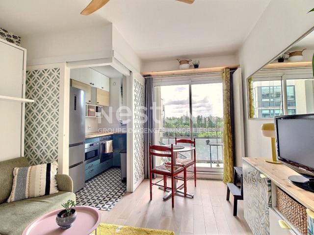 Appartement Courbevoie 1 pièce 21.71 m2 + parking extérieur