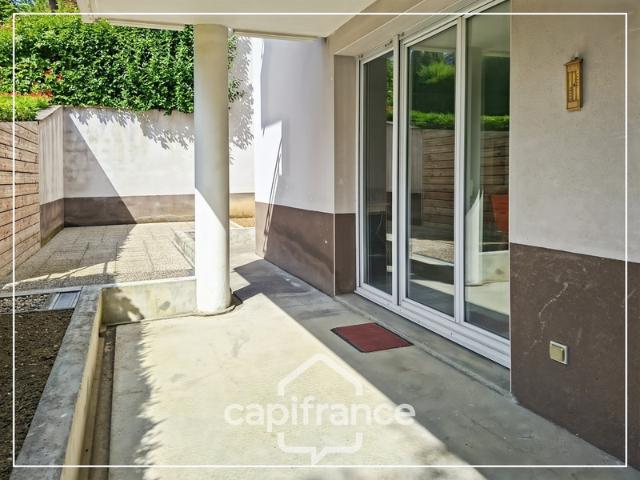 Appartement climatisé 3 pièces avec jardin, parking, cave et piscine commune