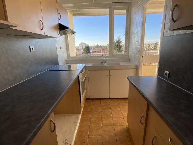 Appartement climatisé avec balcon, chauffage et eau froide compris