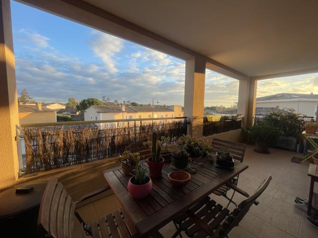 Appartement climatisé T2/3 avec grand balcon et garage Centre de Puyricard