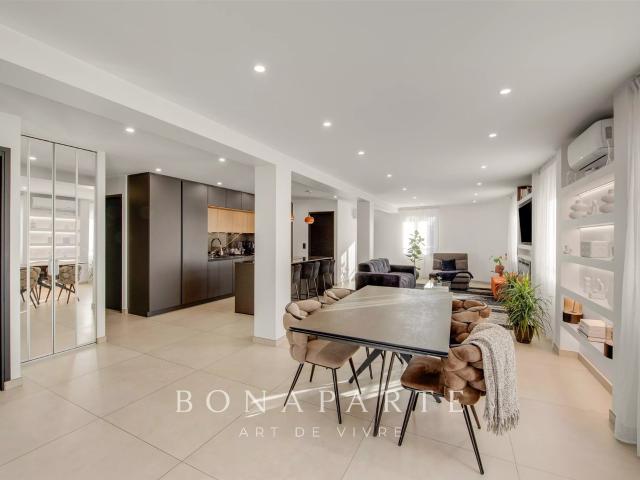 Appartement d’exception T3 125m² rénové avec vaste terrasse. 125m² Saint Raphaël
