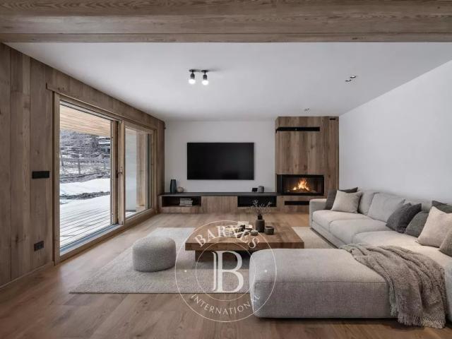APPARTEMENT D’EXCEPTION À COMBLOUX – VUE PANORAMIQUE MONT BLANC, TERRASSE ET JARDIN PRIVATIF
