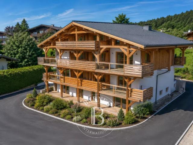 APPARTEMENT D’EXCEPTION À COMBLOUX – VUE PANORAMIQUE MONT BLANC 4 CHAMBRES ET TERRASSE