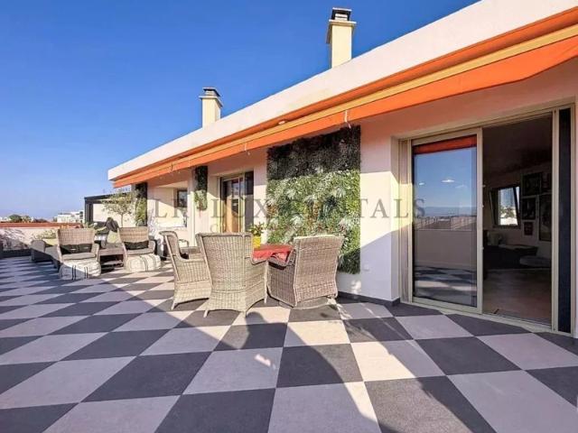 Appartement d’exception en dernier étage avec terrasse et vue mer