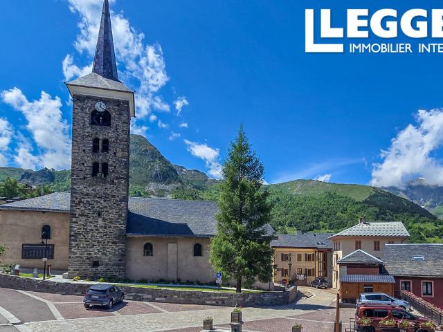 Appartement d’environ 100m2 à rénover avec terrasse, situé au cœur des Trois Vallées